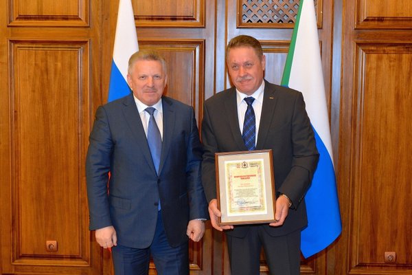 Вячеслав Шпорт наградил лучших бизнесменов Хабаровского края